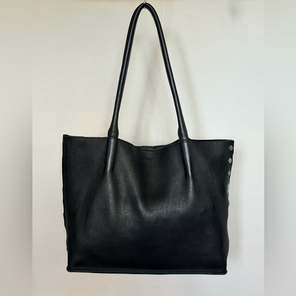 Elegant Black Leather Tote Bag - Picture 3 of 16
